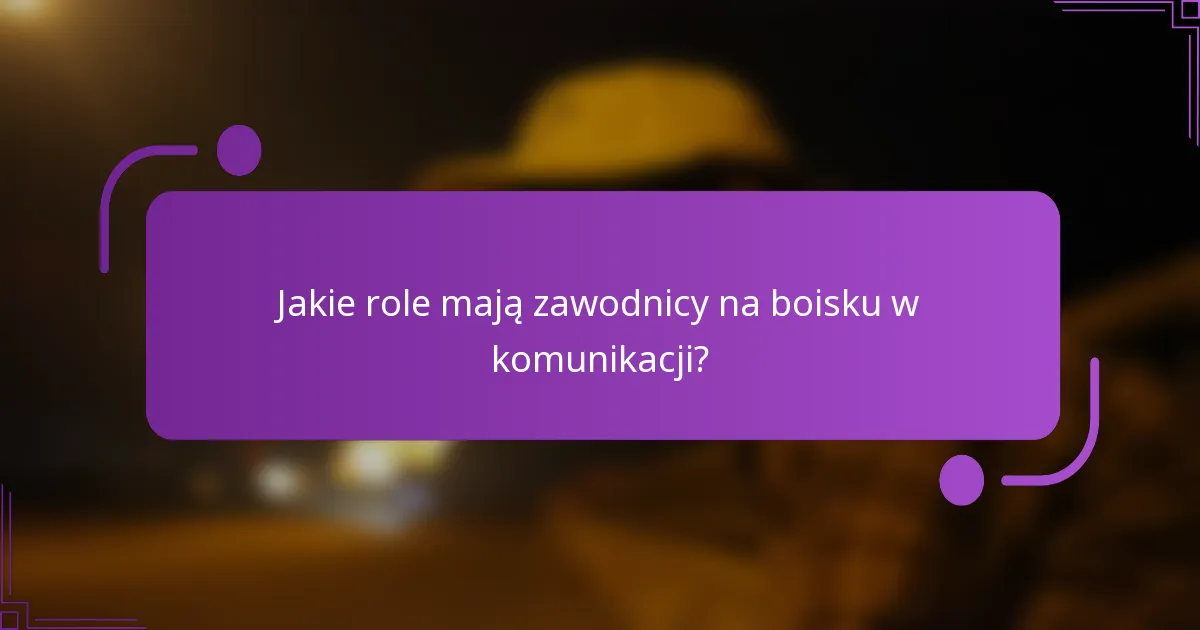 Jakie role mają zawodnicy na boisku w komunikacji?